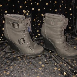 Wedge Boots w buckle